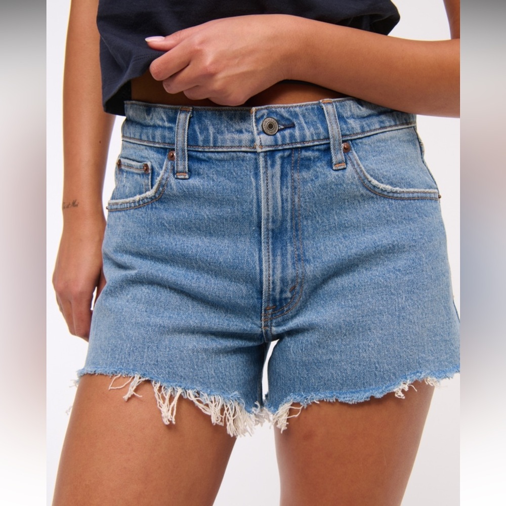 Abercrombie & Fitch | The '90s Relaxed Cutoff Short High Rise